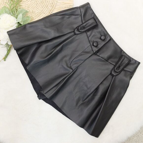 AQUA Faux Leather Shorts with Pockets Size XS NWT - Picture 1 of 10